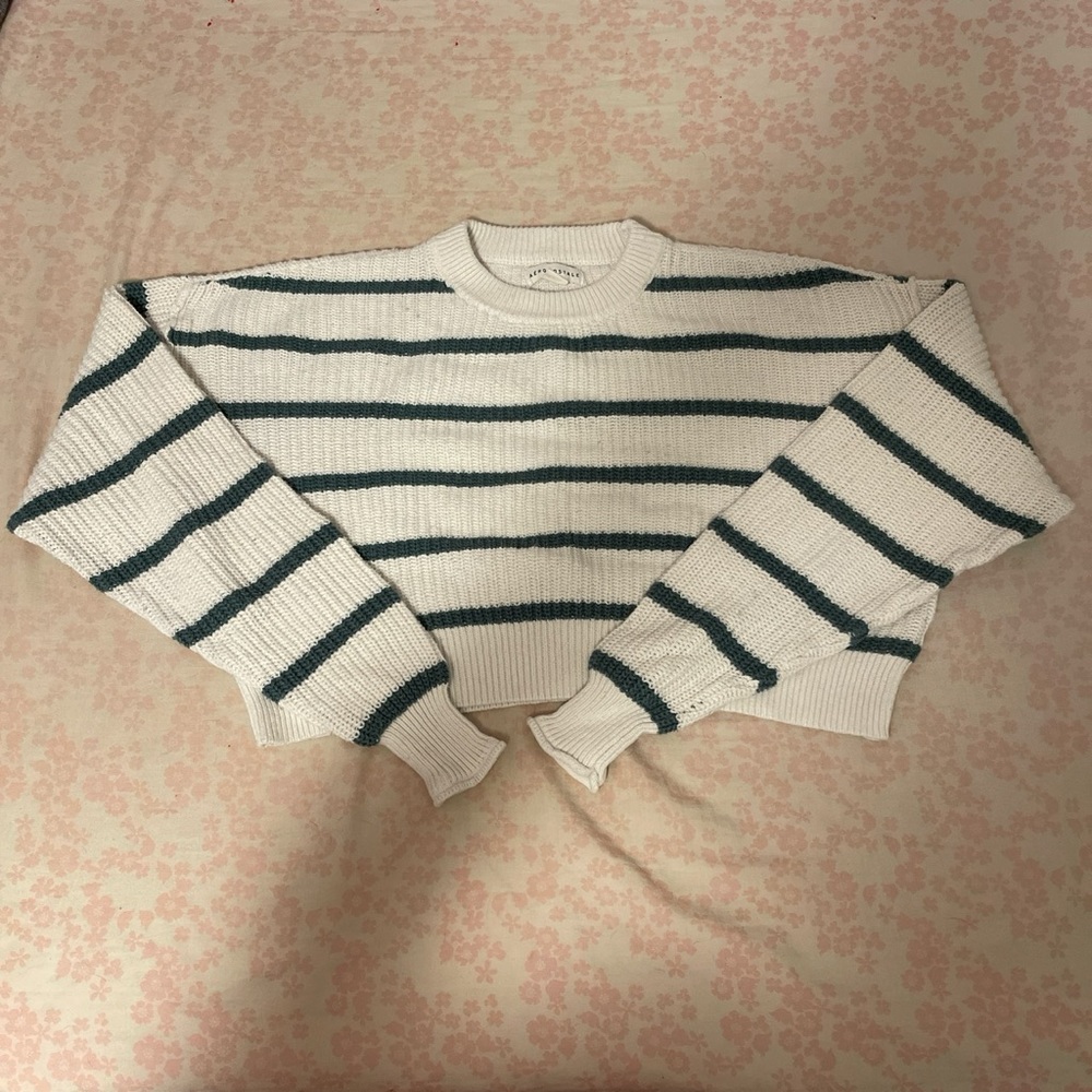 Aeropostale Long Sleeved Cropped Crochet Top